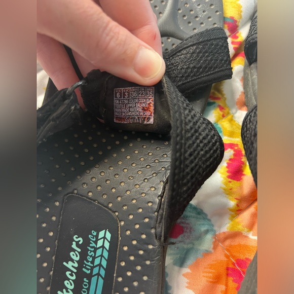 Women's Slide On Skechers Outdoor Lifestyle Sandals in Black Size 6 - Picture 5 of 6